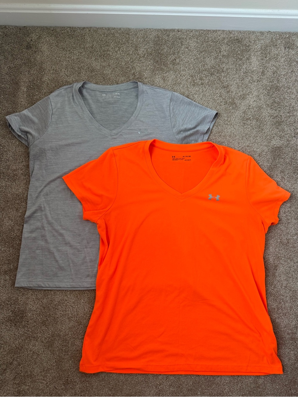 2 for 1: Under Armour Women's UA Tech V-Neck Short Sleeve XL Orange & Gray